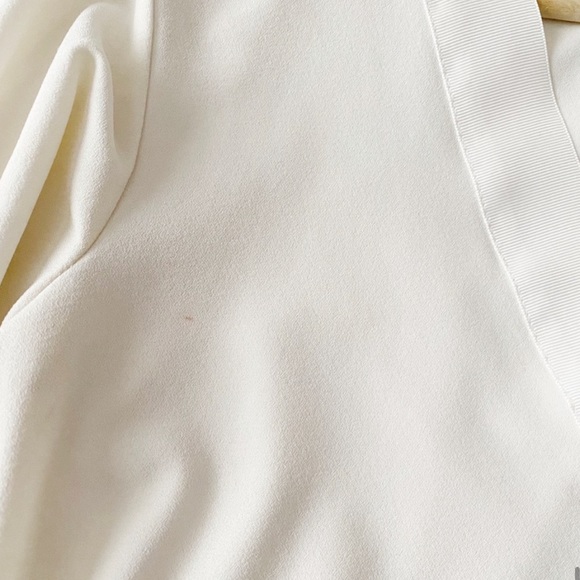 Zara Cropped V-Neck Toed Belled Sleeves - Picture 8 of 9